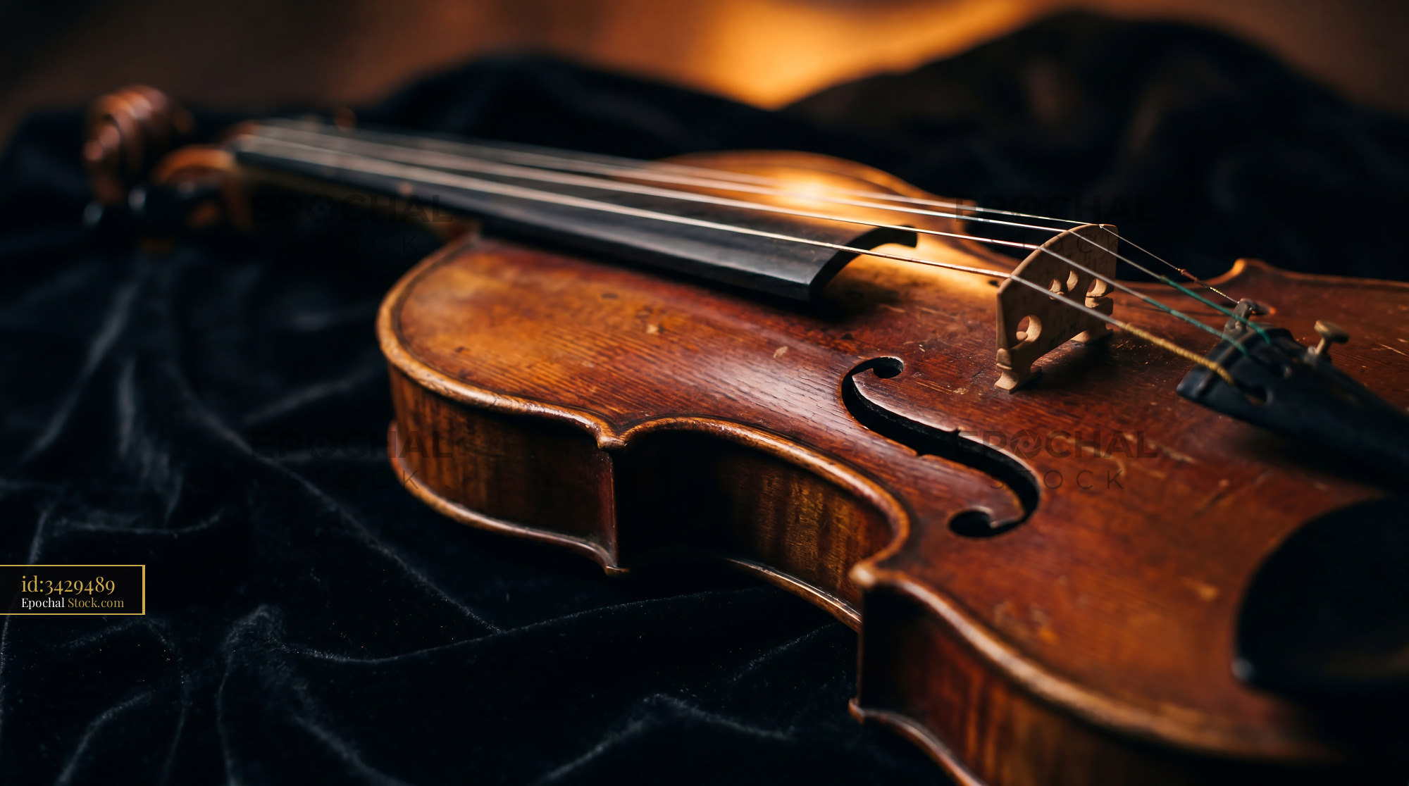 Moody Vintage Violin Amber Rimlight